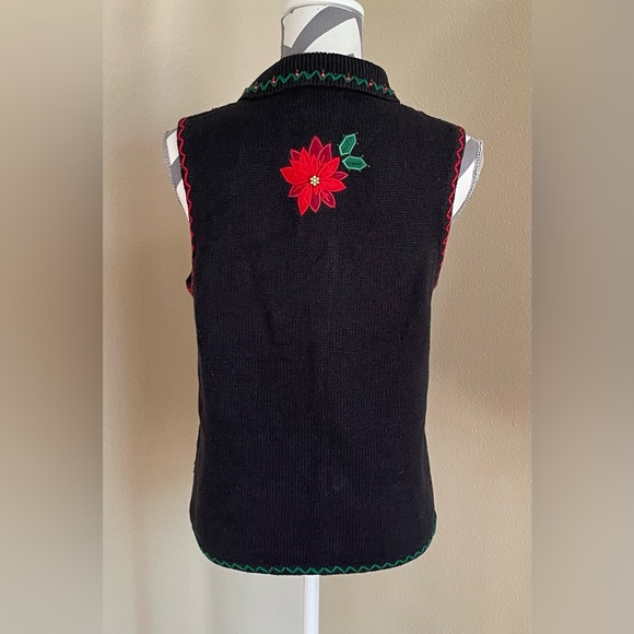 White Stag Poinsettia Zip Up Christmas Vest - Size: Small 4-6 - Picture 3 of 6
